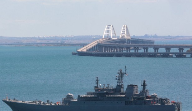 Ukraine’s Troops Land on Crimea, Officials Say