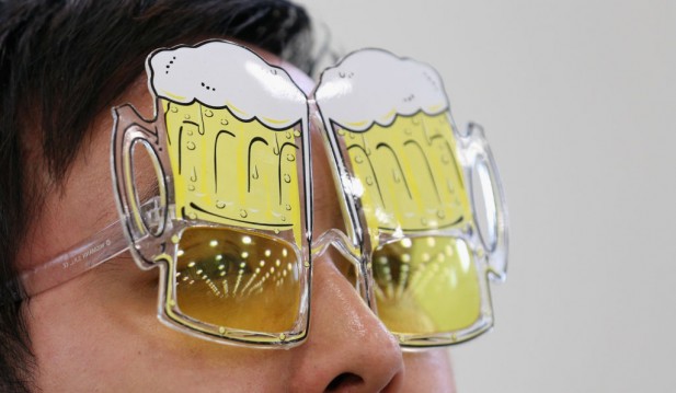 Debunking Beer Goggles: New Study Says Drinking Alcohol Only Gives You Courage to Interact