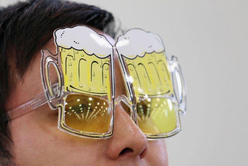 Debunking Beer Goggles: New Study Says Drinking Alcohol Only Gives You Courage to Interact
