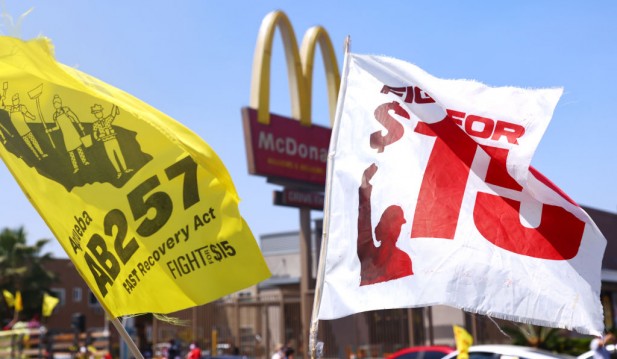 California Labor Groups, Fast Food Companies Agree To Raise Minimum Salary to $20