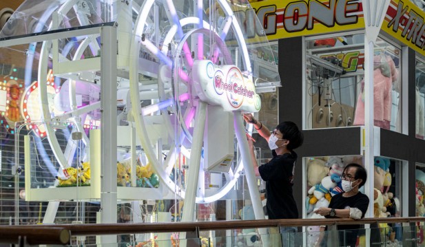 Arcade Fever: Singaporean Students Splurging Hundreds of Dollars for Games, Sparking Concerns