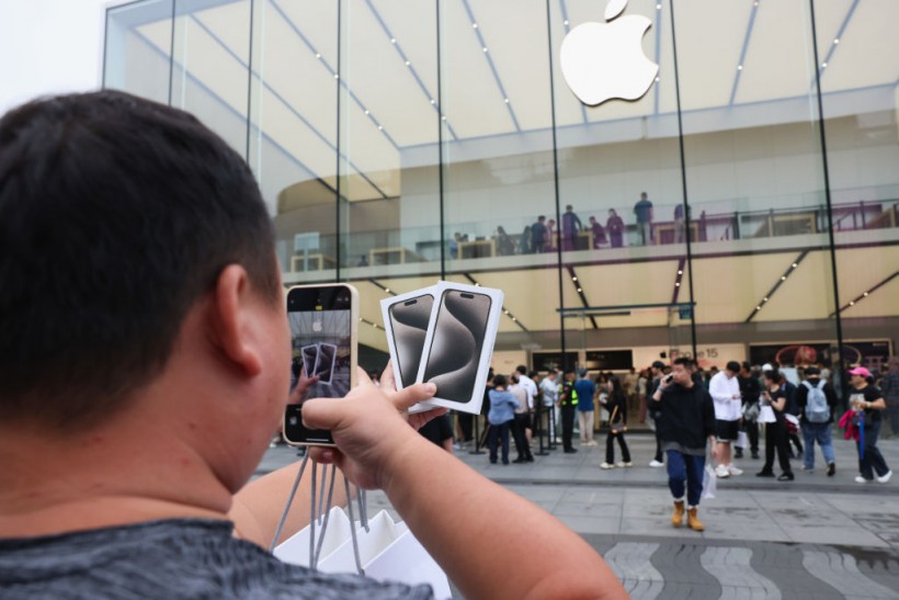 Chinese iPhone 15 Fans Flock Apple Stores Despite Rumored China Ban—Experts Say New iOS Smartphone a Success 