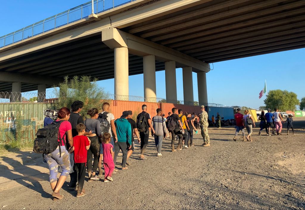Texas Migrant Surge: El Paso Opens New Shelter Amid Influx of Asylum ...