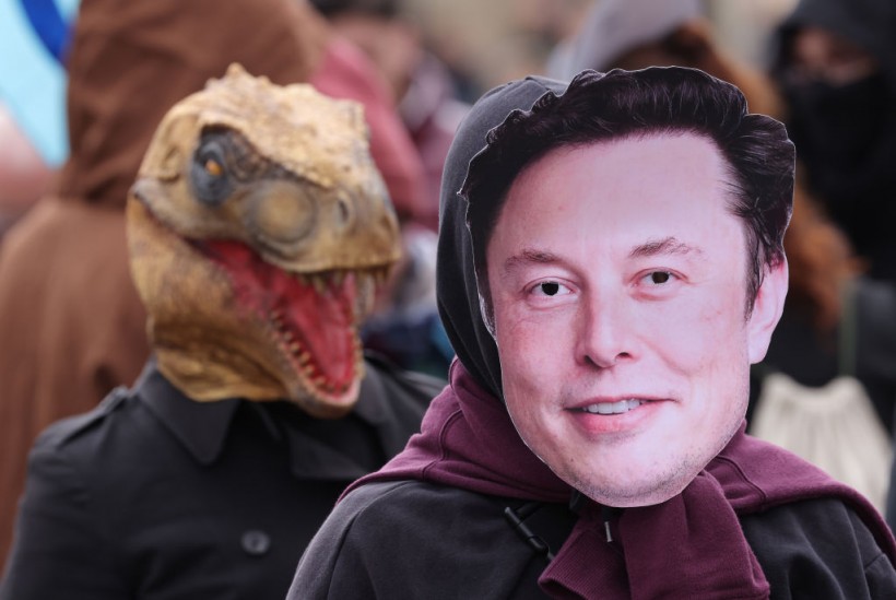 Elon Musk Makes Fun of Ukraine's President Volodymyr Zelenskyy After Military Aid Failure