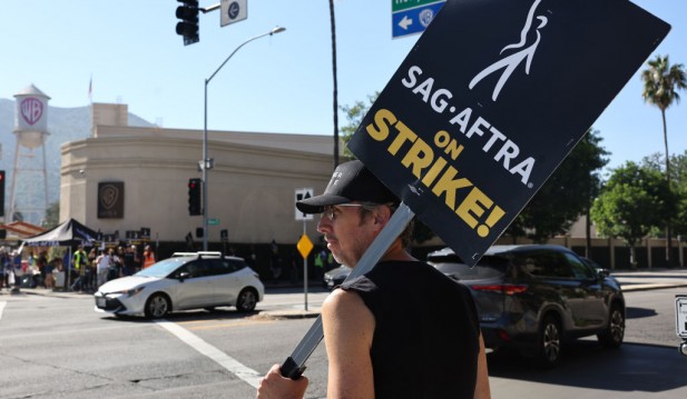 SAG-AFTRA Continues Deal with Studios This Week
