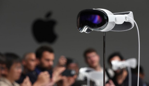 Apple's Virtual Reality Vision Headset Could Include Prescription Lenses