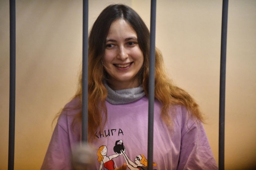 Russian Artist Faces up to 8 Years in Prion for Protesting War in Ukraine