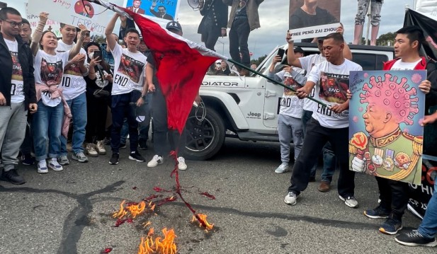 Video of APEC Summit Protester Attempting to Burn Chinese Flag Goes Viral
