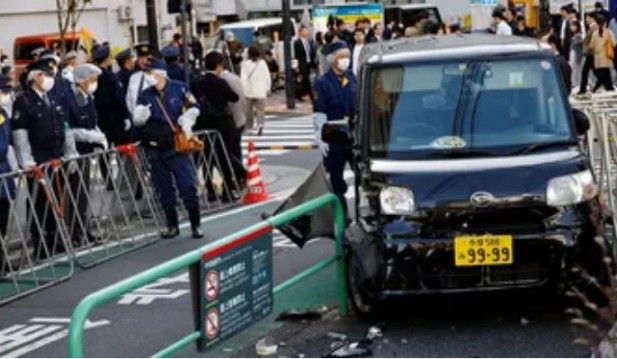 Right-wing Driver Rams Car Into Barricade Near Israeli Embassy in Tokyo