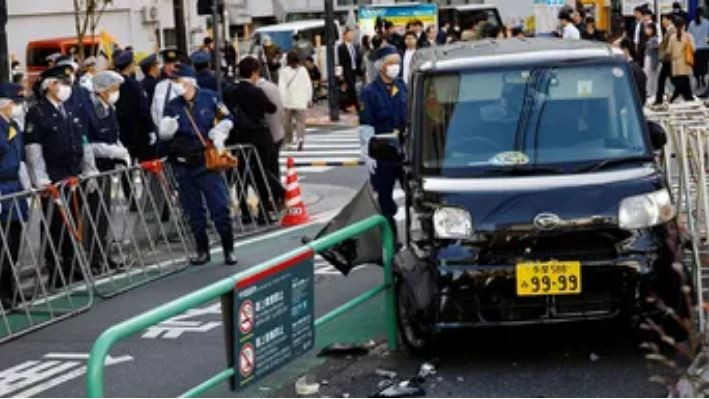 Right-wing Driver Rams Car Into Barricade Near Israeli Embassy in Tokyo