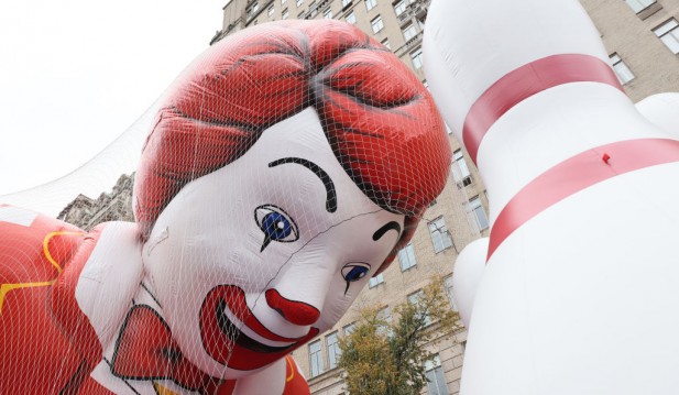 Party Poopers? Pro-Palestinian Protesters Glue Hands to Disrupt NYC Thanksgiving Parade