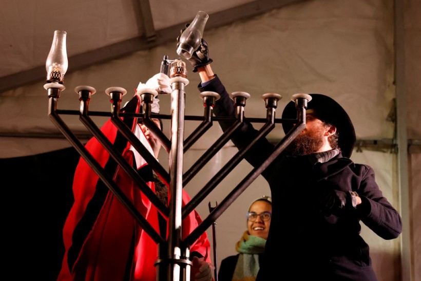 London Jewish Community To Push Through with Public Celebration of Hanukkah