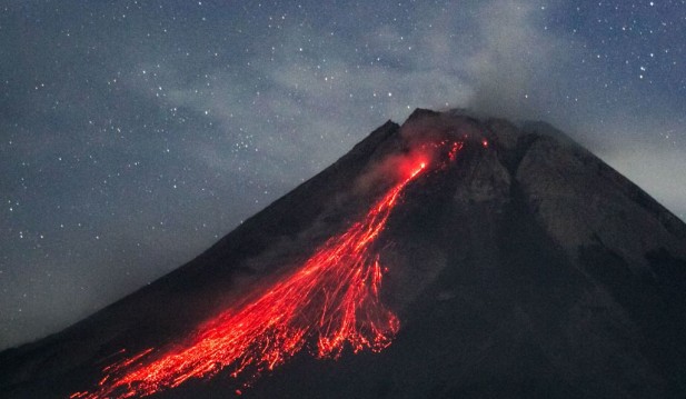 Indonesia's Marapi Volcanic Eruption Left Scores Dead, Regions Blanketed by Ash