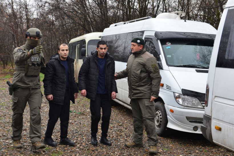 Armenia, Azerbaijan Exchange Prisoners As Part of Normalization of Relations