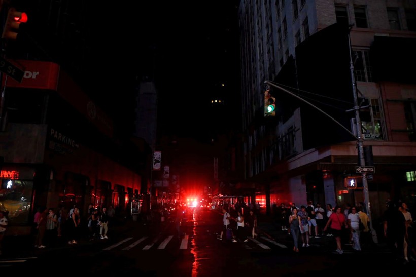 What Caused NYC Power Outage? New Yorkers Share Experience During Brief Darkness