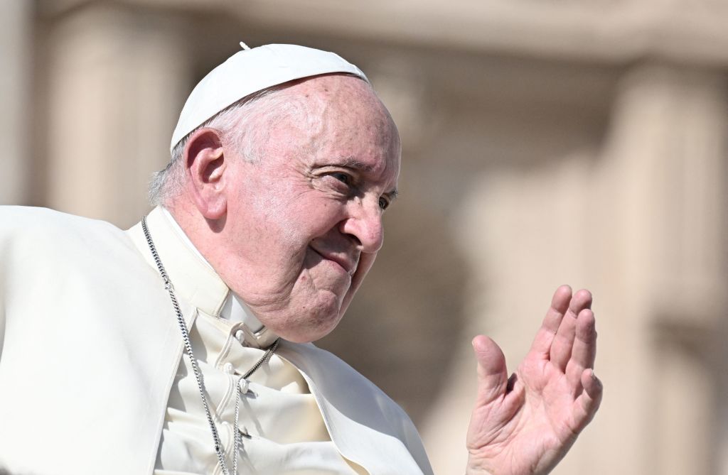 Pope Francis Approves Blessings For Same Sex Couples Dividing Catholics Worldwide Hngn 