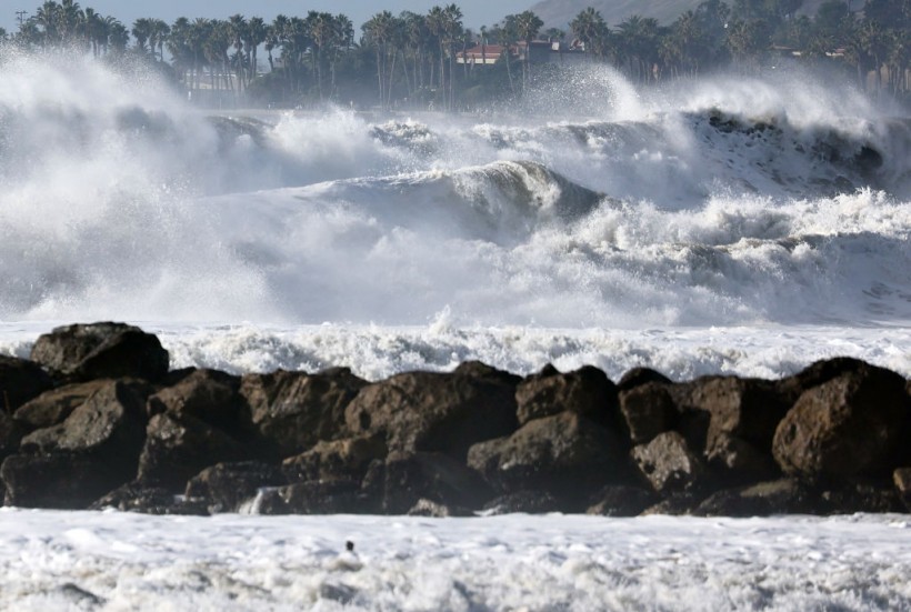 Large Surf Impacts Southern California Beaches
