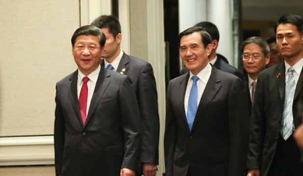 President Ma meets mainland Chinese leader Xi Jinping in Singapore. (2015/11/07)