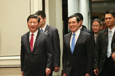 President Ma meets mainland Chinese leader Xi Jinping in Singapore. (2015/11/07)