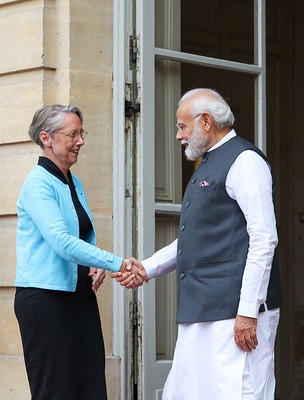 Prime Minister Shri Narendra Modi met H.E. Ms. élisabeth Borne, Prime Minister of France in Paris