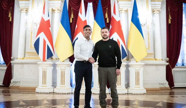 https://www.gettyimages.com/detail/news-photo/ukrainian-president-volodymyr-zelensky-shakes-hands-with-news-photo/1919708537?adppopup=true