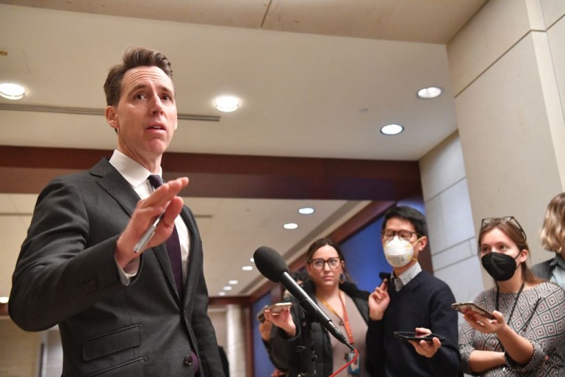 TSA's Alleged CBP One App Initiative Questioned Sen. Hawley as It Could Give Special Privileges To Illegal Immigrants