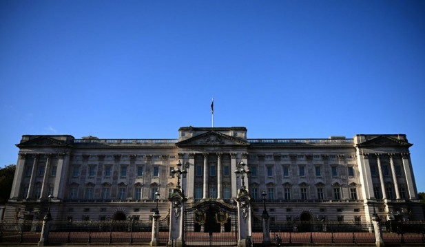The Guardian Reveals Queen Elizabeth Redacted Details of Relative’s Wealth