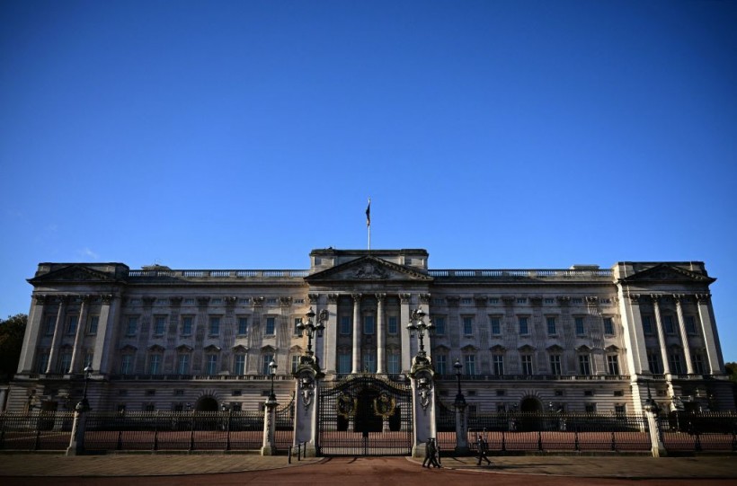 The Guardian Reveals Queen Elizabeth Redacted Details of Relative’s Wealth