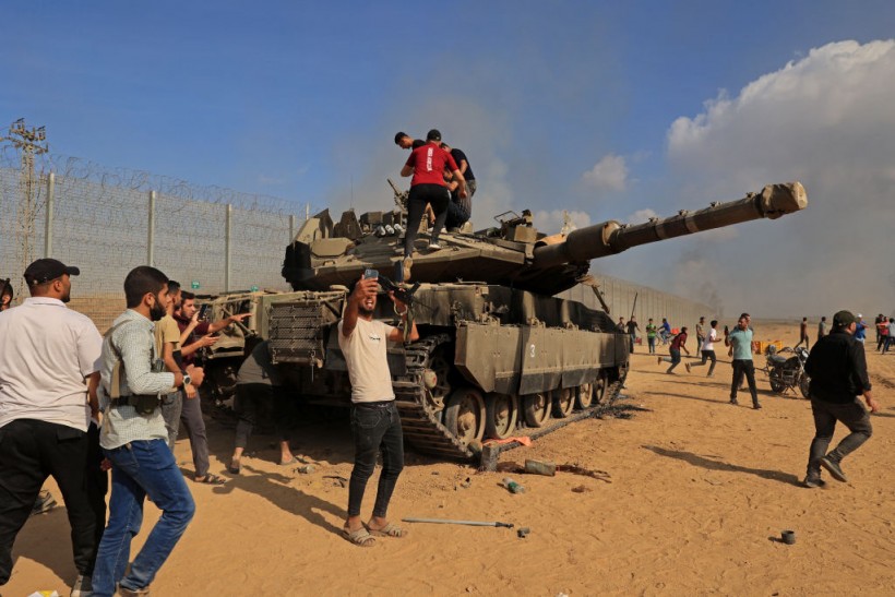 Gaza Khan Younis Update: Reporter Claims Snipers Shoot Palestinians Who Try To Leave Buildings