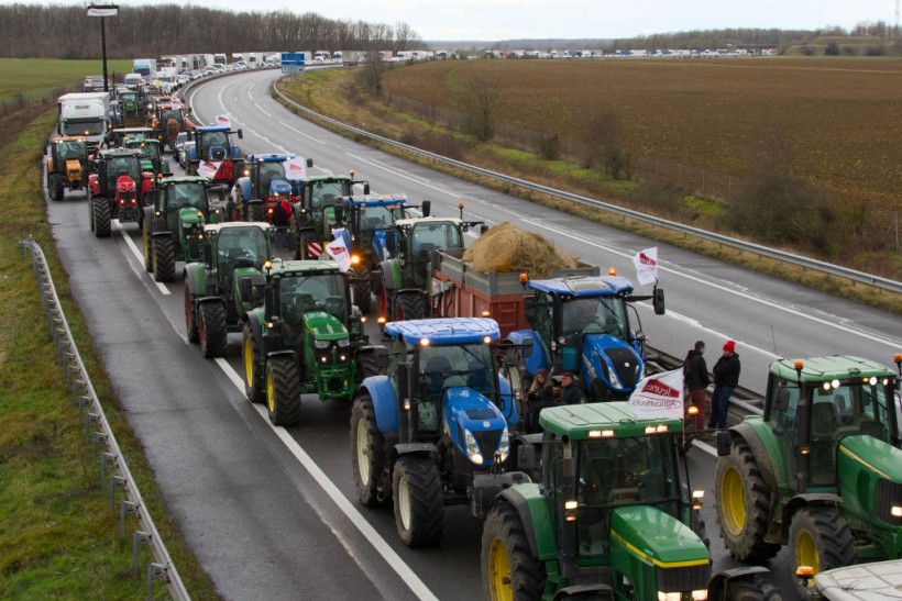 France: Farmers Threaten ‘Quasi-Military Siege’ of Paris, Major Cities as Protests Continue