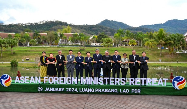 ASEAN Foreign Ministers Meet in Laos to Tackle Myanmar, China