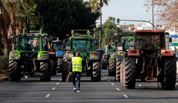 TOPSHOT-SPAIN-AGRICULTURE-PROTEST