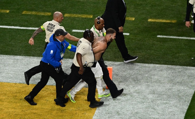 Police Arrest 2 Men After Running on Field During Super Bowl