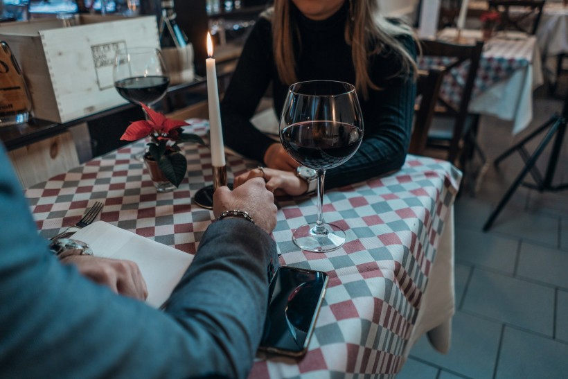 Valentine's Day 2024: Who Should Pay on First Date? Let's Hear What Relationship Experts Have To Say