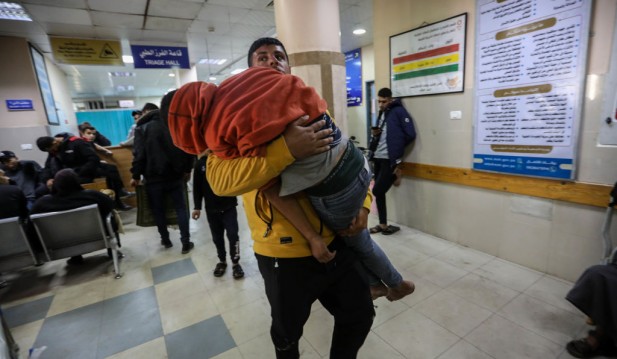 Gaza War: Israeli Forces Drive Out Palestinians in Raid of Largest Functioning Hospital