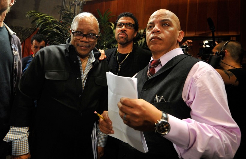  (L-R) producer Quincy Jones, singer Lionel Richie and producer Rickey Minor