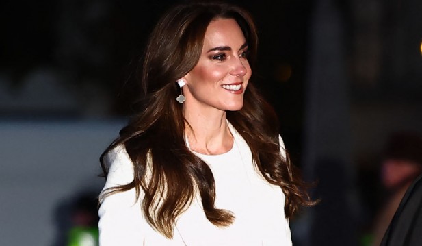 World Reacts to Kate Middleton's Cancer Diagnosis