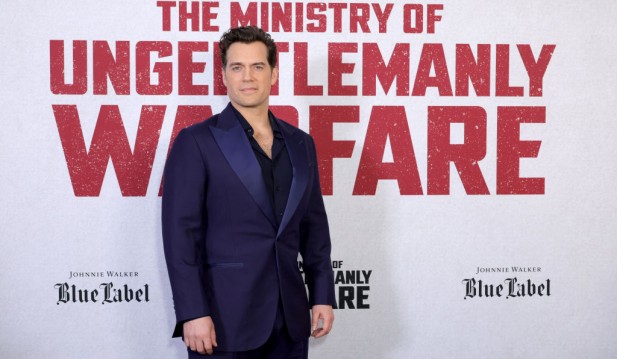 Superdad! 'Man of Steel' Actor Henry Cavill Expects First Child with Girlfriend Natalie Viscuso