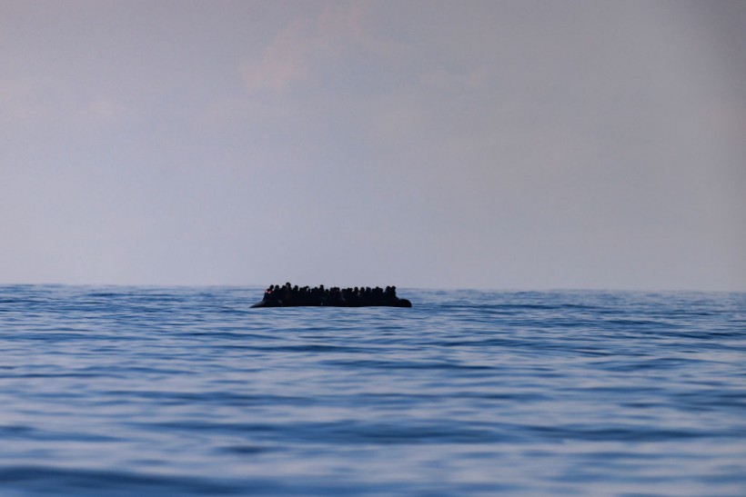 At Least 5 Migrants Die in Attempt to Cross English Channel As Rwanda Bill Awaits Royal Assent