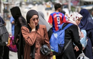 Palestinians desperately flee Israeli attacks