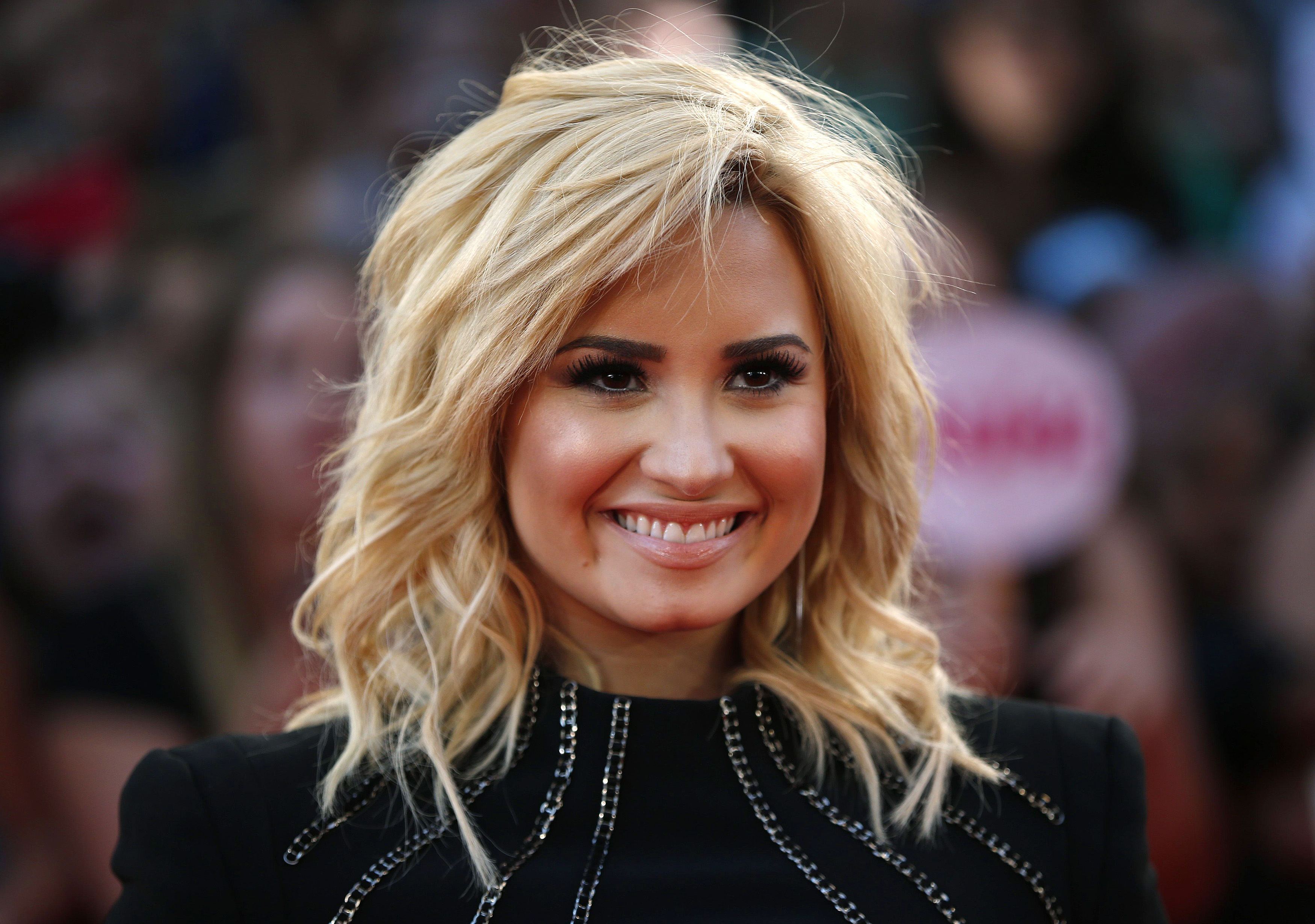 Demi Lovato Blonde Hair 2013 I Don T Really Care If People Like