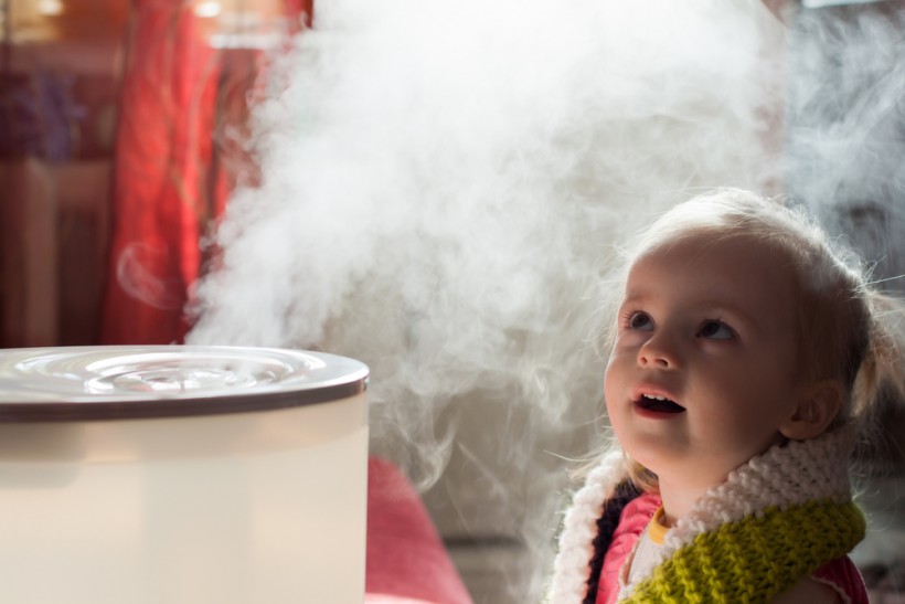 toddler and humidifier
