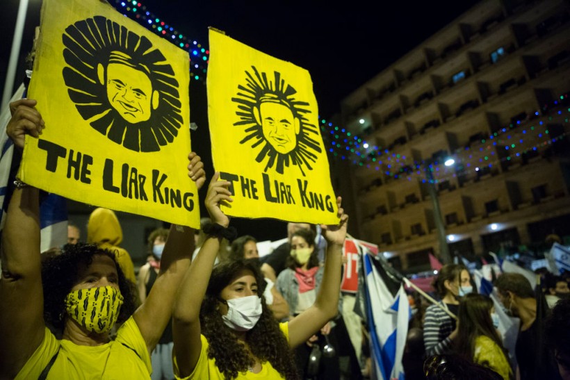 Rally Against Prime Minister Netanyahu Takes Place Near His Residence