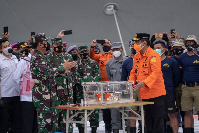  Investigators Find the Black Box of Flight 182 that Crashed into Java Sea