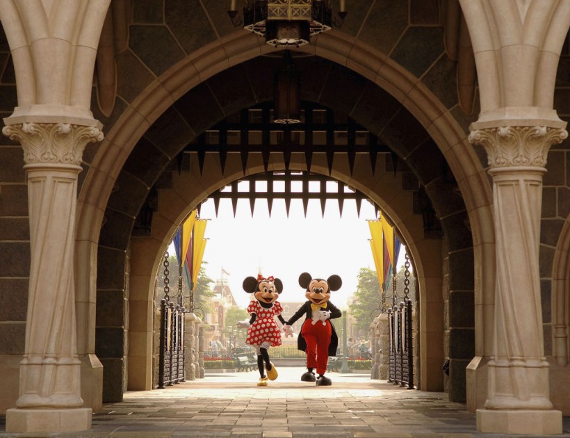 Mickey And Minnie Mouse Welcome Everyone To Hong Kong Disneyland Resort