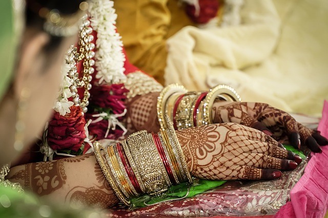 Bride in India Unexpectedly Dies During Wedding, Sister Marries Groom Instead