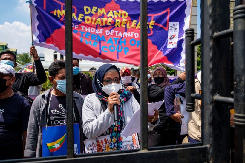 Protesters Denounce Myanmar General's Arrival At ASEAN Meeting