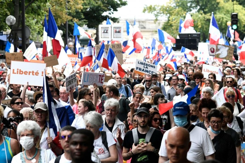 France Faces Thousands of Protests Against COVID-19 Health Pass For Six Consecutive Weekends