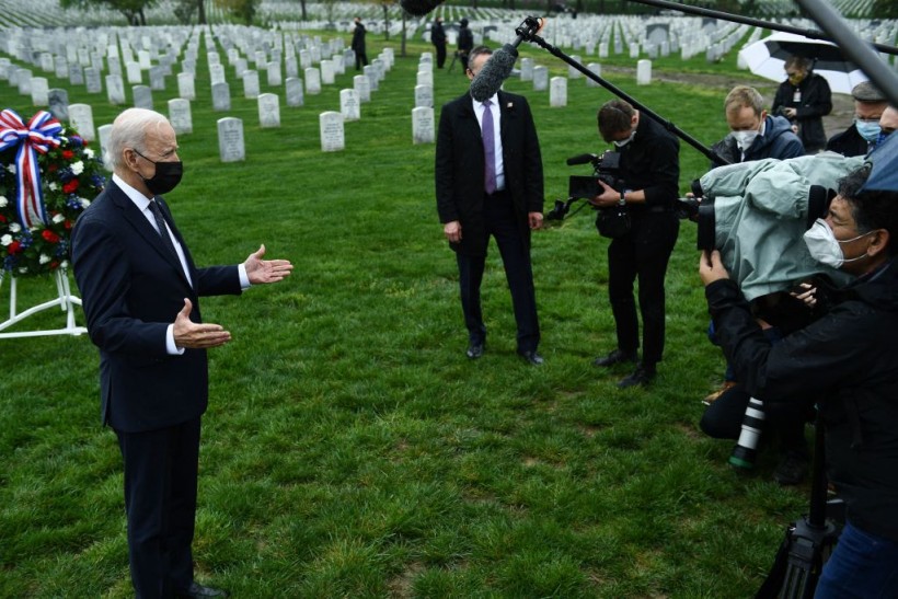 Joe Biden Pays Tribute to 13 Fallen US Troops; Snaps at Question, Storms Out After Reporter Asks About Afghanistan