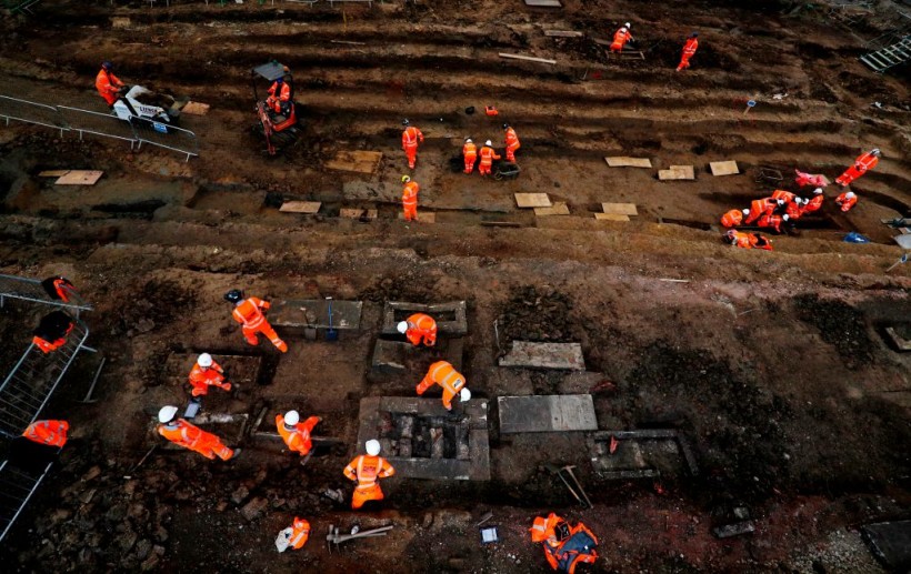 Archaeologists Discover Almost 10,000 Skeletons in Hidden Medieval Graveyard in the City of Hull